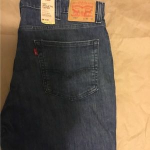 Levi Denim Blue Jeans Mens 541 Athletic Taper 38x 32. New Pants.